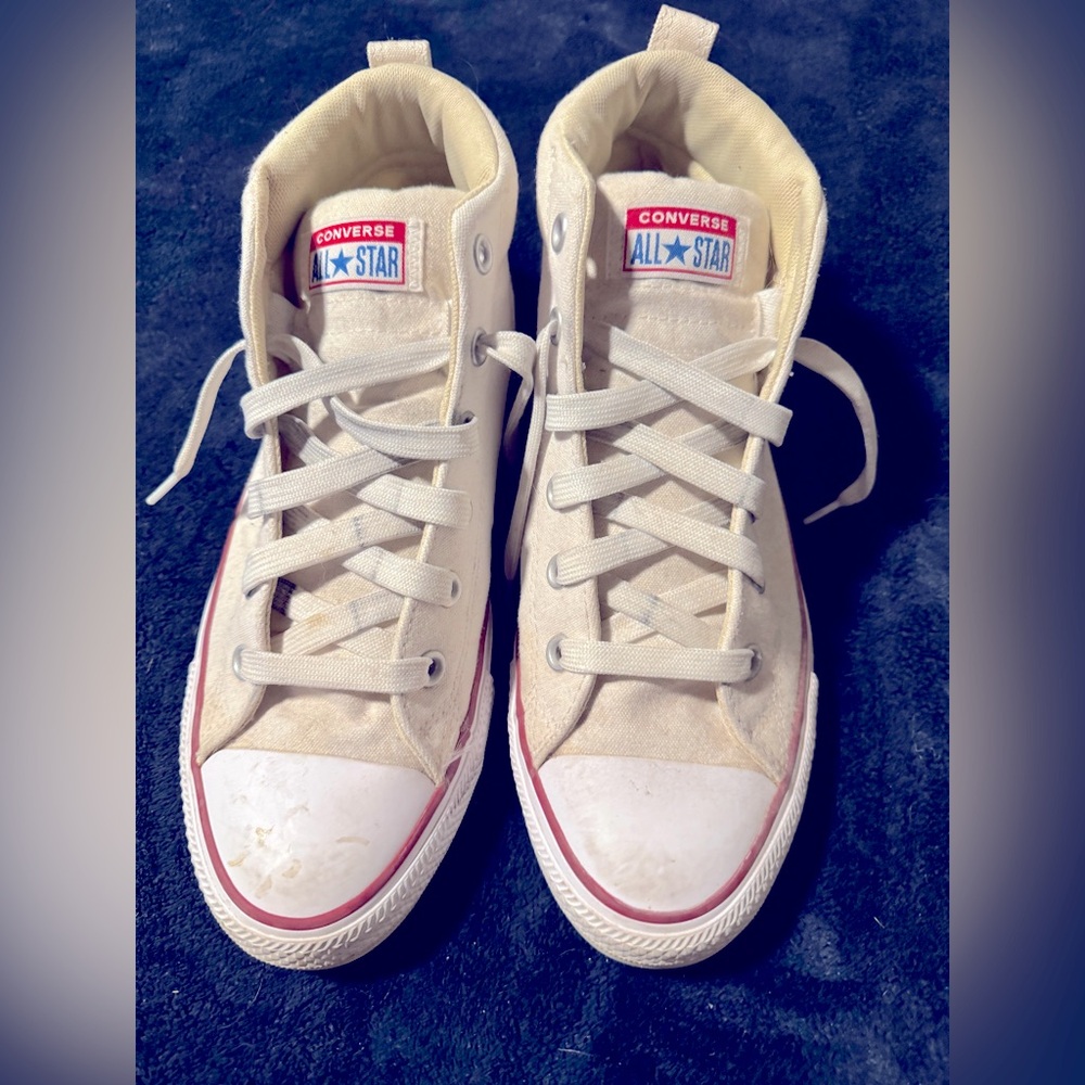 “Chuck Taylor” converse all stars size 9